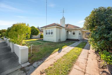 House Sold - VIC - Wangaratta - 3677 - SOLID BRICK GEM ON NICE BIG BLOCK  (Image 2)