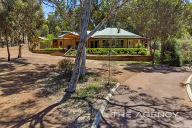 Acreage/Semi-rural Sold - WA - Bakers Hill - 6562 - "Bakers Hill Beauty"  (Image 2)