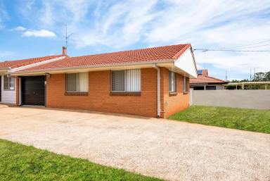 Unit Leased - QLD - South Toowoomba - 4350 - Newly renovated 2 bedroom unit  (Image 2)