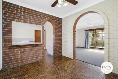 House For Lease - NSW - Lavington - 2641 - THREE BEDROOM FAMILY HOME!  (Image 2)