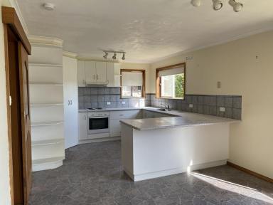 House Leased - VIC - Hamilton - 3300 - Neat Family Home  (Image 2)