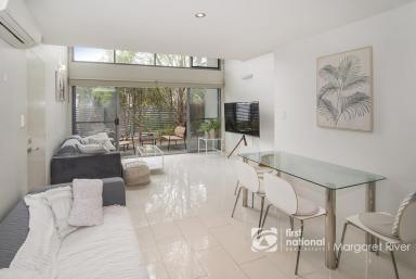 Townhouse Sold - WA - Margaret River - 6285 - TRENDY TOWNHOUSE  (Image 2)