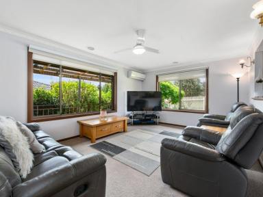House For Sale - VIC - Bairnsdale - 3875 - NEAT AND TIDY FAMILY OR DOWNSIZER HOME  (Image 2)