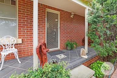 House For Sale - NSW - Tamworth - 2340 - Stunning Townhouse in East Tamworth  (Image 2)