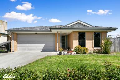 House For Sale - VIC - Yarram - 3971 - MODERN AND CONVENIENT  (Image 2)