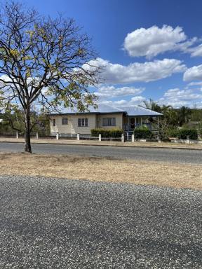 House For Sale - QLD - Biggenden - 4621 - Solid Timber Queenslander Home  (Image 2)