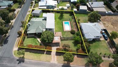 House For Sale - VIC - Swan Hill - 3585 - Endless Possibilities !!!  (Image 2)