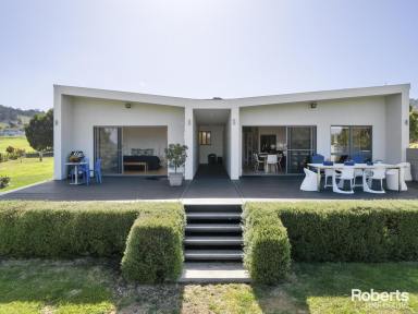House Sold - TAS - Bicheno - 7215 - Luxurious Waterfront Property in Bicheno  (Image 2)