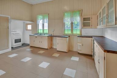 House Leased - QLD - Newtown - 4350 - CHARMING SPACIOUS HOME CLOSE TO TOWN  (Image 2)