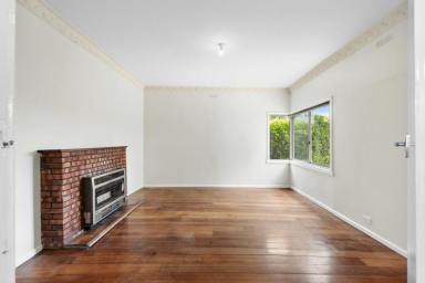 House Leased - VIC - Brown Hill - 3350 - NEAT AND TIDY HOUSE ON A LARGE BLOCK  (Image 2)