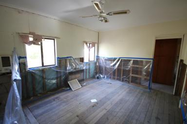 House For Sale - VIC - Rochester - 3561 - RENOVATORS DELIGHT ON LARGE ALLOTMENT!  (Image 2)