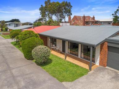 Unit For Sale - VIC - Apollo Bay - 3233 - LOCATION AND INVESTMENT RETURN MAKE THIS PROPERTY A TRUE GEM  (Image 2)