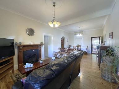 House For Sale - NSW - Gundagai - 2722 - A charming home with central location  (Image 2)