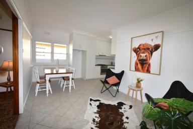 House For Sale - VIC - Wangaratta - 3677 - RED BRICK CHARMER  (Image 2)