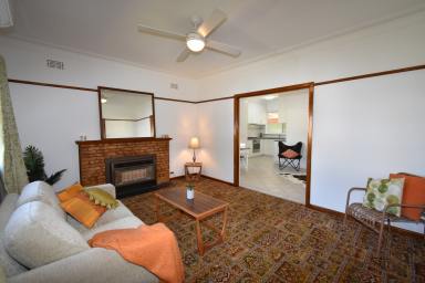 House For Sale - VIC - Wangaratta - 3677 - RED BRICK CHARMER  (Image 2)