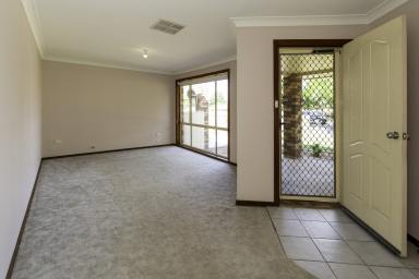 House Leased - NSW - Glenfield Park - 2650 - Easy living that's ready to go  (Image 2)