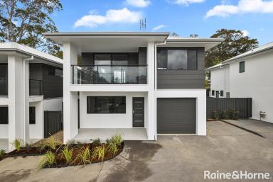 House Sold - NSW - West Nowra - 2541 - Luxurious Townhouse  (Image 2)