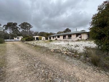Lifestyle Sold - NSW - Bungonia - 2580 - COUNTRY COTTAGE ON 25 ACRES, MSOTLY CLEARED, 3 BEDROOMS, 3 DAMS, OFF GRID LIVING, LARGE WORKSHOP AND GARGAE, MACHINERY SHED, GUEST ACCOMODATION.  (Image 2)