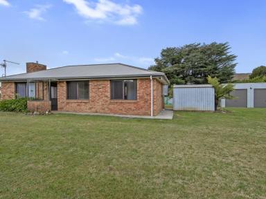 House For Sale - TAS - Trowutta - 7330 - Your New Home Awaits in a Rural Setting.  (Image 2)