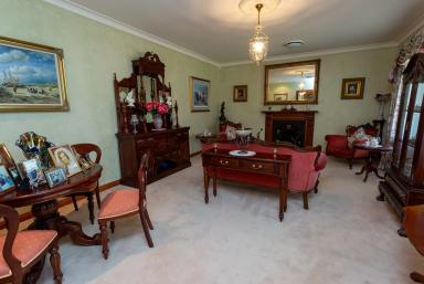House For Sale - NSW - Leeton - 2705 - AMAZING HOME-AMAZING LOCATION  (Image 2)