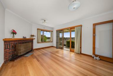 House Leased - TAS - Austins Ferry - 7011 - Beautiful Home With Beautiful Views  (Image 2)