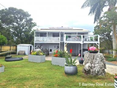 House For Sale - QLD - Macleay Island - 4184 - Front row seats for spectacular sunrises!  (Image 2)