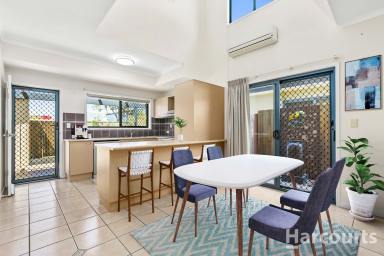Townhouse Sold - QLD - Urangan - 4655 - Walk to the Beach-Stylish Townhouse with a 5 Star Location!  (Image 2)