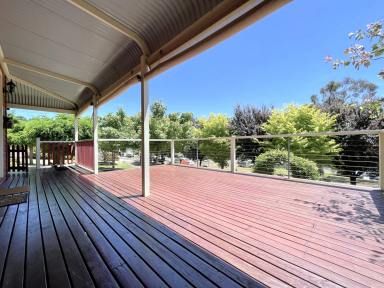 House For Sale - NSW - Gundagai - 2722 - Modern Cottage Style Home  (Image 2)