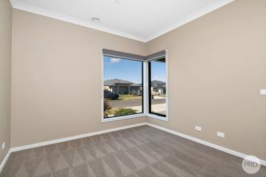 House Leased - VIC - Alfredton - 3350 - SPACIOUS HOME IN ALFREDTON  (Image 2)