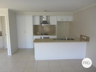 Townhouse Leased - NSW - Lavington - 2641 - IMMACULATE TOWNHOUSE  (Image 2)