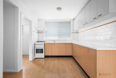 Apartment Leased - VIC - Parkdale - 3195 - BRIGHT AND SUNNY | SUPER SPACIOUS | BEACHSIDE LOCATION  (Image 2)