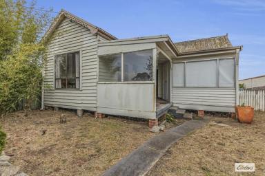 House Sold - NSW - Bega - 2550 - Renovation Gem: Exceptional 3-Bedroom Opportunity in Bega  (Image 2)