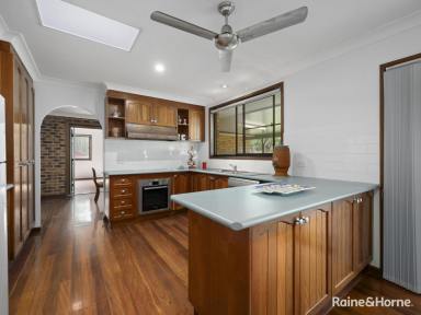 House For Sale - NSW - Toormina - 2452 - LARGE FAMILY HOME WITH PLENTY OF ROOM FOR EVERYONE TO ENJOY  (Image 2)