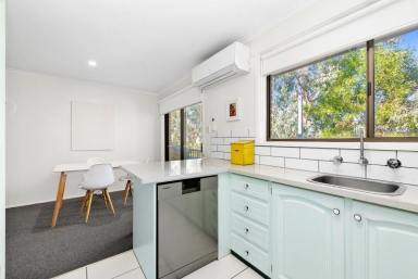 Townhouse Sold - VIC - Ballarat East - 3350 - UPDATED UNIT WITH LEAFY OUTLOOK IN PRIME BALLARAT EAST LOCALE  (Image 2)
