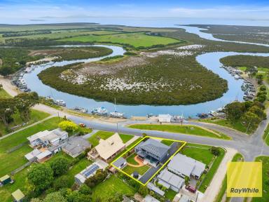 House Sold - VIC - Port Franklin - 3964 - SPACIOUS WATERFRONT FAMILY HOME  (Image 2)