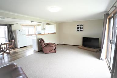 House For Sale - VIC - Toora - 3962 - BRICK VENEER WITH NEW BATHROOM, MODERN KITCHEN & AMAZING VIEWS OF THE PROM & CORNER INLET  (Image 2)