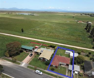 House For Sale - VIC - Toora - 3962 - 3 BEDROOM BRICK VENEER WITH VIEW OF THE PROM  (Image 2)