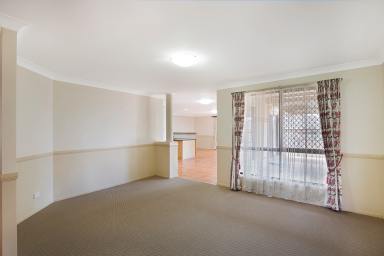 House Leased - QLD - Middle Ridge - 4350 - Beautiful Middle Ridge Family Residence  (Image 2)