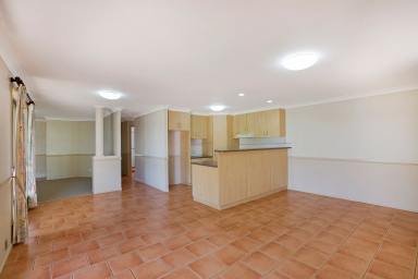 House Leased - QLD - Middle Ridge - 4350 - Beautiful Middle Ridge Family Residence  (Image 2)