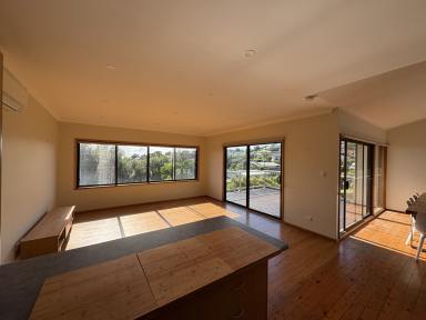 House For Lease - NSW - Gerringong - 2534 - Spacious 5-Bedroom Home for the Whole Family  (Image 2)