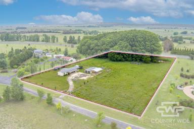 Acreage/Semi-rural For Sale - NSW - Glen Innes - 2370 - Your Slice of Paradise: Captivating Home for Sale  (Image 2)