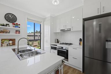 Unit Sold - VIC - Drouin - 3818 - LOW MAINTENANCE LIVING  (Image 2)