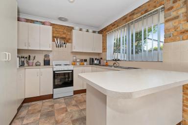Unit For Lease - NSW - Raymond Terrace - 2324 - GOOD SIZED 3 BEDROOM UNIT!!!  (Image 2)