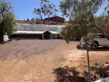 House Sold - SA - Coober Pedy - 5723 - Centrally located modern 3 bedroom furnished family dugout  (Image 2)