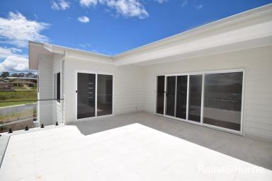 Townhouse Leased - NSW - Nowra - 2541 - Brand New Modern Townhouse  (Image 2)