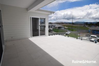 House Leased - NSW - Nowra - 2541 - Be Impressed - Spacious  Modern Townhouse  (Image 2)