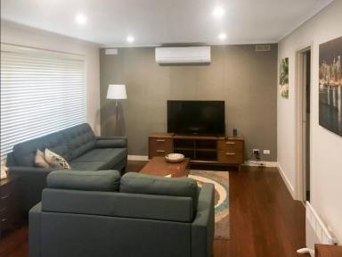 House Leased - VIC - Sale - 3850 - FULLY FURNISHED 2 BEDROOM HOME IN GREAT LOCATION  (Image 2)