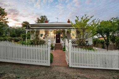 House For Sale - VIC - Bendigo - 3550 - Exclusive Renovated Victorian in Blue Chip Location  (Image 2)
