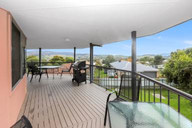 House Sold - NSW - Tumut - 2720 - Large Living!  (Image 2)