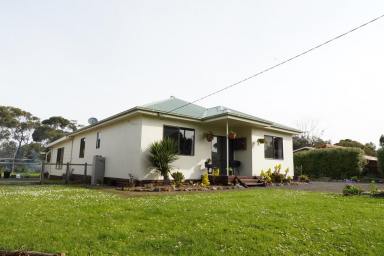 House Sold - VIC - Portland - 3305 - PRICE REDUCED TO SELL!! HARD TO FIND 2529M2! ROOM FOR BOAT CARAVAN AND HUGE SHED!!  (Image 2)